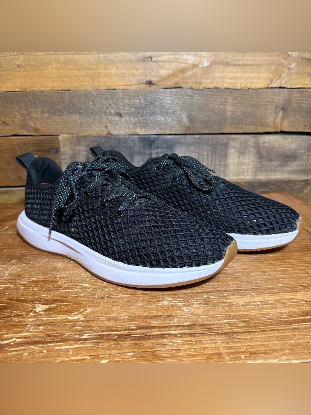NOBULL Diamond Mesh Runner Black Gum Running Shoes Women’s 9 Knit Top